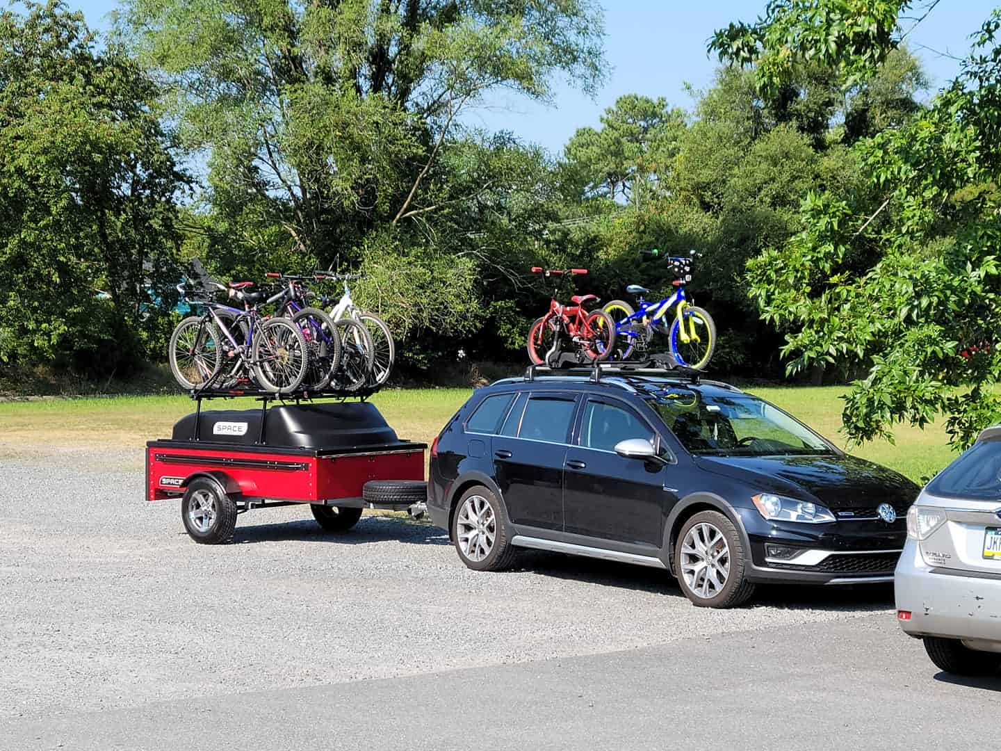 SUV and space trailer hauling bikes